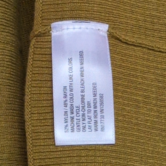 Essential Mossimo fitted V-Neck Cardigan in Olive Green - Picture 7 of 7